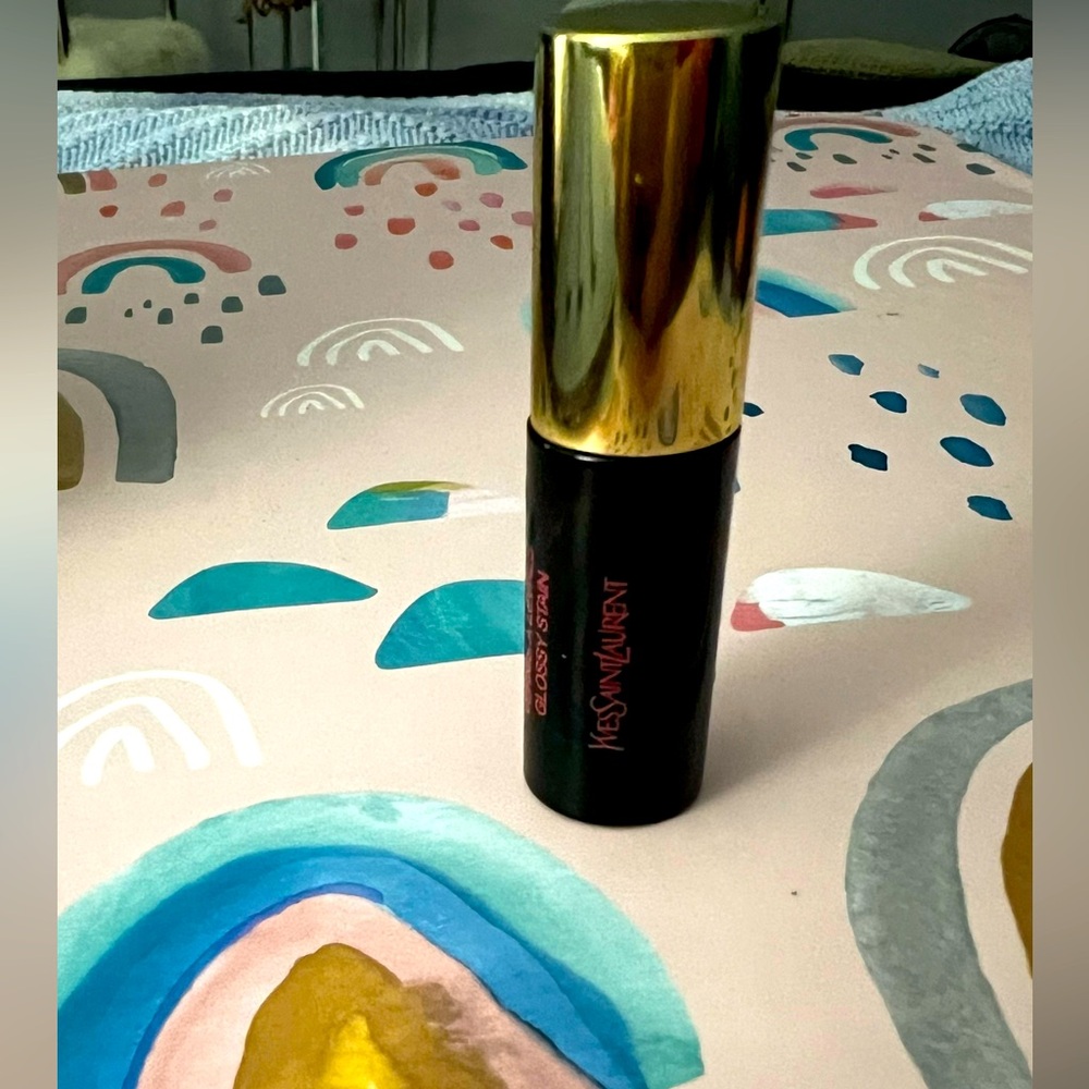 YVES SAINT LAURENT VERNIS A LEVRES GLOSSY STAIN